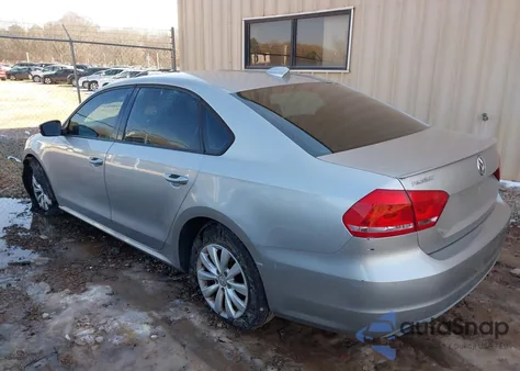 2013 Volkswagen Passat S z USA, uszkodzony, nr VIN 1VWAP7A36DC082920